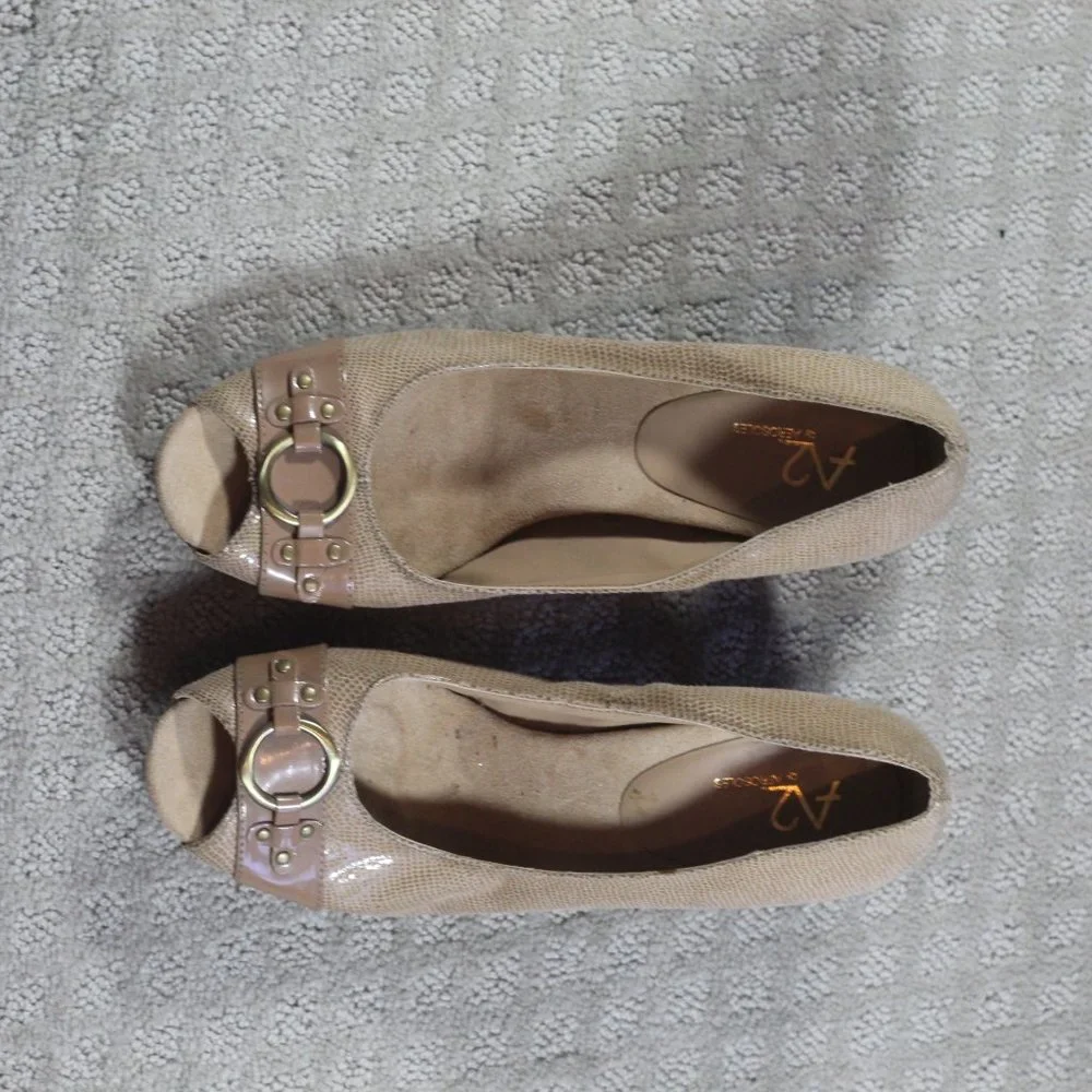A2 Aerosoles Size 10 Tan Peep Toe Heels
